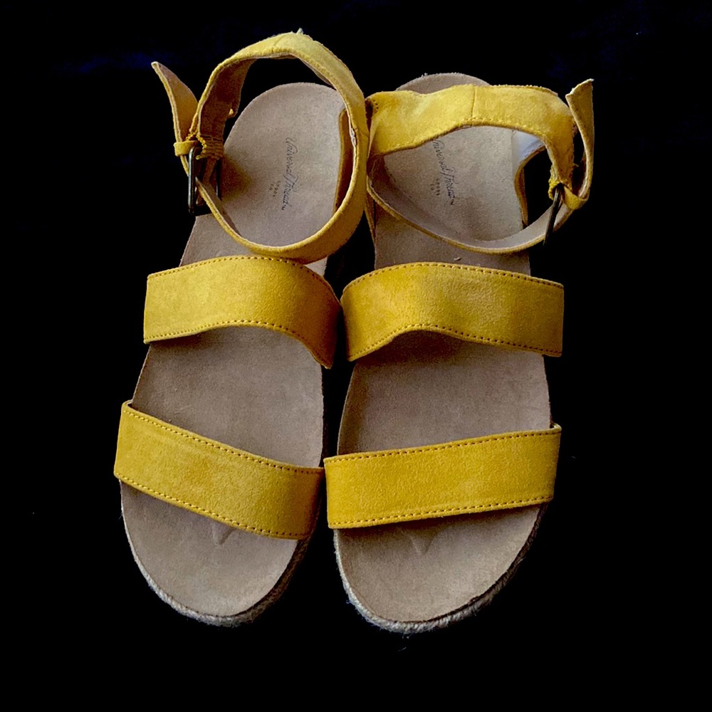 2 inch Wedge sandal shoe yellow summer universal thread target brand size 8 NWOT